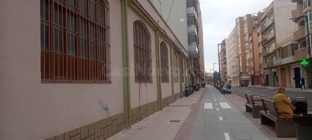 LOCAL EN EL PUEBLO DE 330 M2 MÁS ALTILLO ABIERTO EN LATERAL 