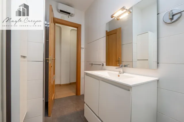 Piso de 87 m2 con 3 dormitorios en Pedro Antonio de Alarcón 27, junto a Recogidas — 17