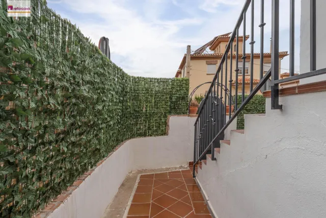 Encantadora Casa Reformada en Ogijares con Vistas y Espacios para Disfrutar — 44