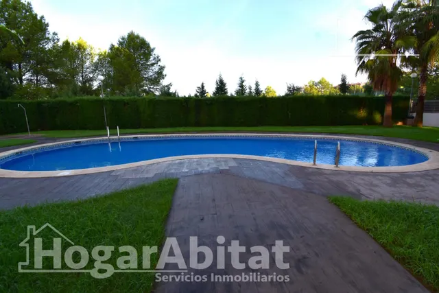 Luz, amplitud y confort familiar en este exclusivo piso esquinero en residencial con piscina, garaje y trastero — 15