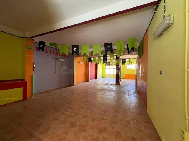 LOCAL COMERCIAL CON PATIO INTERIOR - foto 2