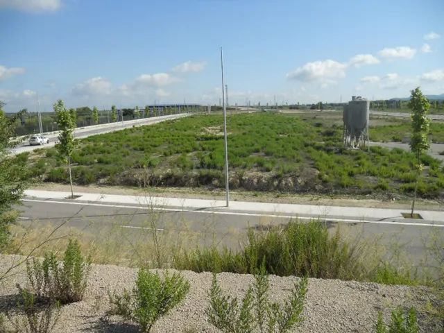 Parcela industrial en venta en Centre Vila — 3