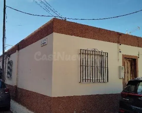 SE VENDE casa OKUPA en C Palmeral El 2 de Almería - foto 2