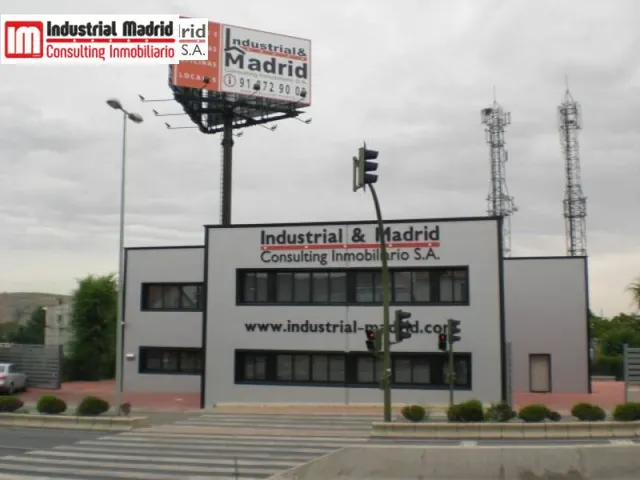 EDIFICIO DE OFICINAS EN ALQUILER Y VENTA EN ARGANDA DEL REY — 24