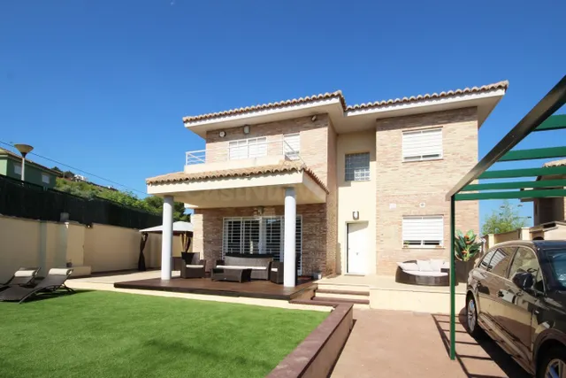 CHALET EN VENTA EN CALICANTO – CHIVA | 3 DORMITORIOS | 3 BAÑ - foto 2