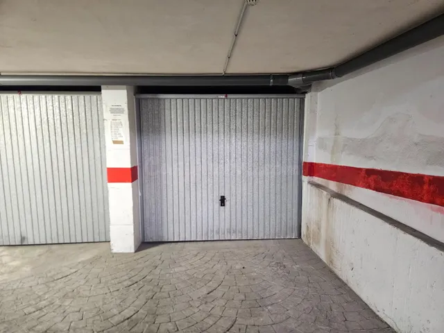 PLAZA DE GARAJE CERRADA EN C. LA SAL 14 — 3
