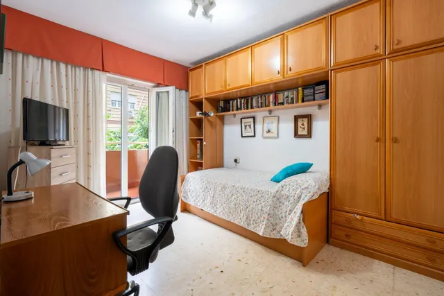 Amplia vivienda centrica en una de las mejores zonas de Almeria — 20