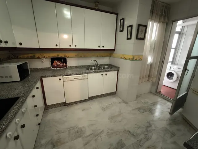 Piso 3 habitaciones en venta - CENTRO ( LA MATALLANA ) - foto 3