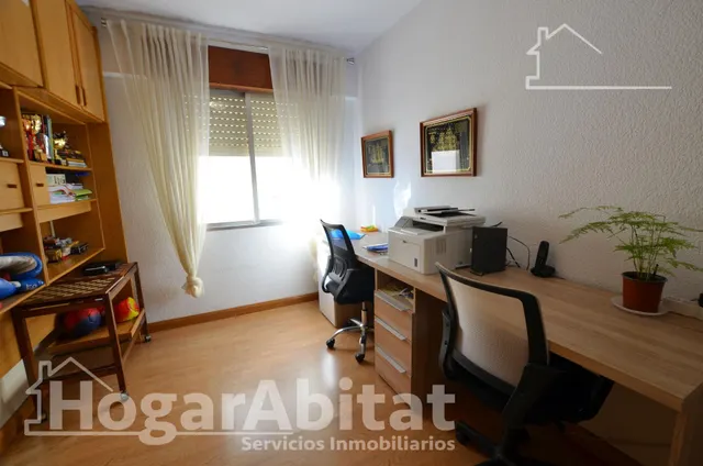 ALTO, AMPLIO Y EXTERIOR CON GARAJE Y BALCÓN, CERCA DE LA AV DE ALCOY — 30