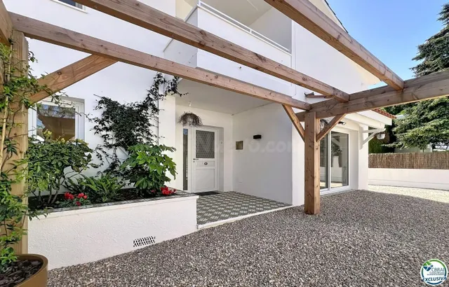 Casa renovada con 5 habitaciones y licencia turística en Emp - foto 2