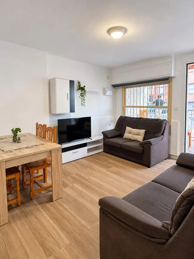 Oportunidad Única en Primera Línea de Playa Lisa: Encantador Apartamento Reformado — 14