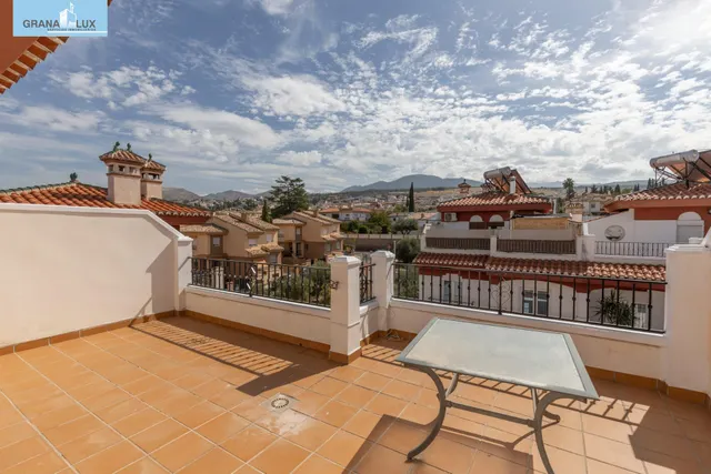 Adosada con 4 dormitorios, amplias terrazas y vistas a Granada y sierra nevada — 40