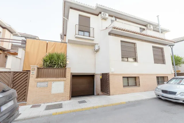 Pareada en Urbanización La Joya — 34