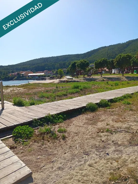 Oportunidad de inversión a pie de playa y con máxima visibilidad.  En el camino de Santiago a 6 kilómetros de Finisterre. — 2