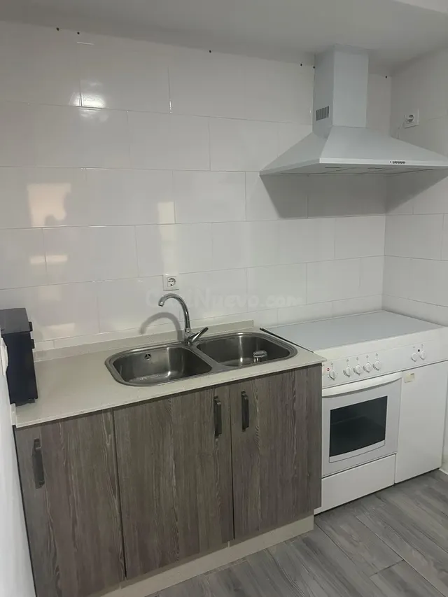 ALQUILER DE APARTAMENTO (ZONA FUENTE DEL RÍO) - foto 3