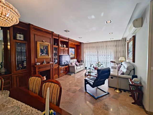 ESPECTACULAR CÉNTRICA CASA DE 6 habitaciones CON JARDÍN - foto 2