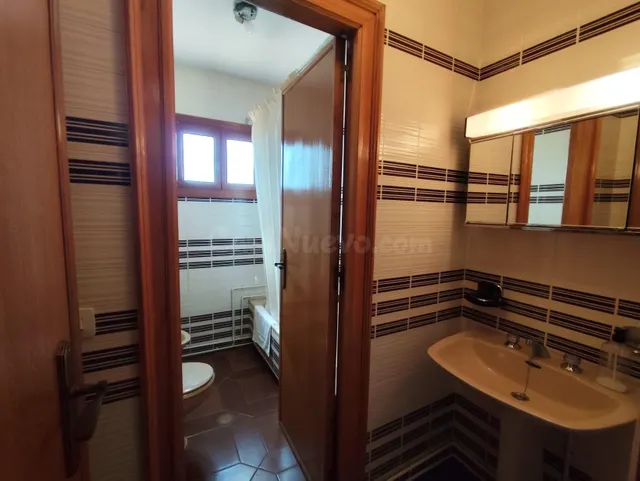 Espectacular villa con piscina y amplios jardines en los urrutias — 25