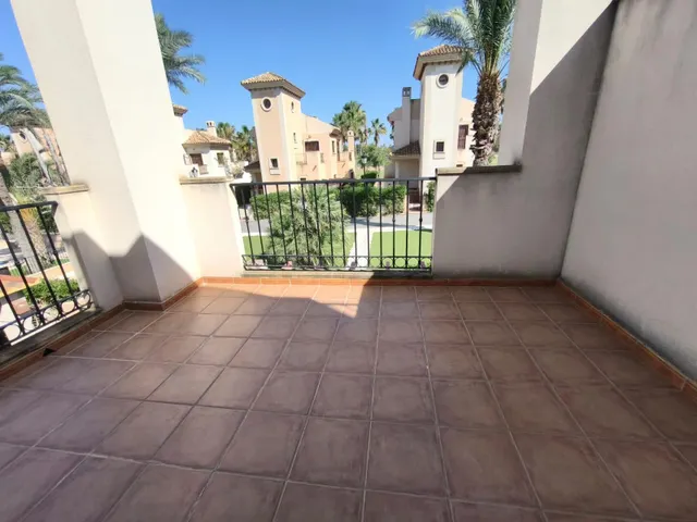 ADOSADO CON JARDÍN Y PISCINA COMUNITARIA EN CAMPO DE GOLF — 27