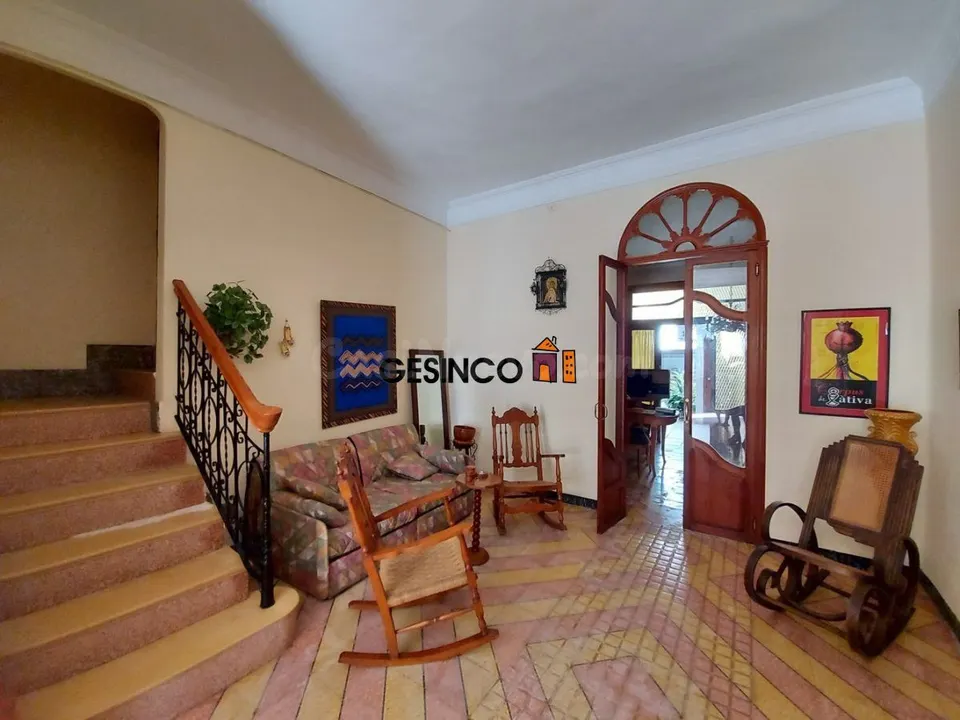 CASA DE PUEBLO CON PATIOS, TERRAZA Y CON UN ENCANTO ESPECIAL