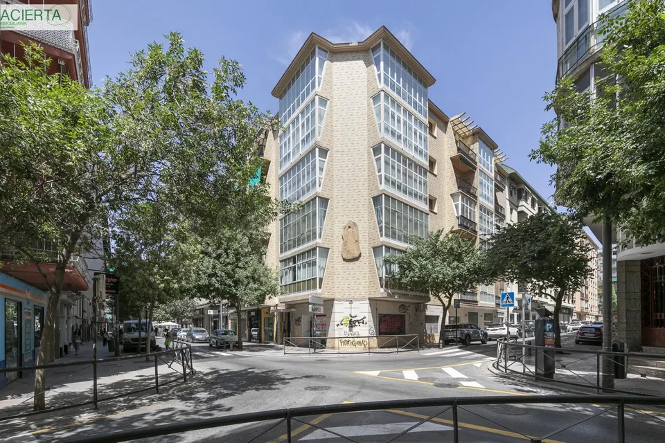 ✨ EXCLUSIVO PISO DE 253 m2 EN GRANADA CENTRO – 2.800 €/MES DE RENTABILIDAD