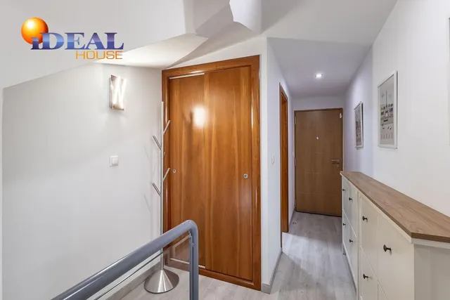 Amplia casa de 182 m2 con patio, gran sótano y a menos de 5 minutos del metro — 16