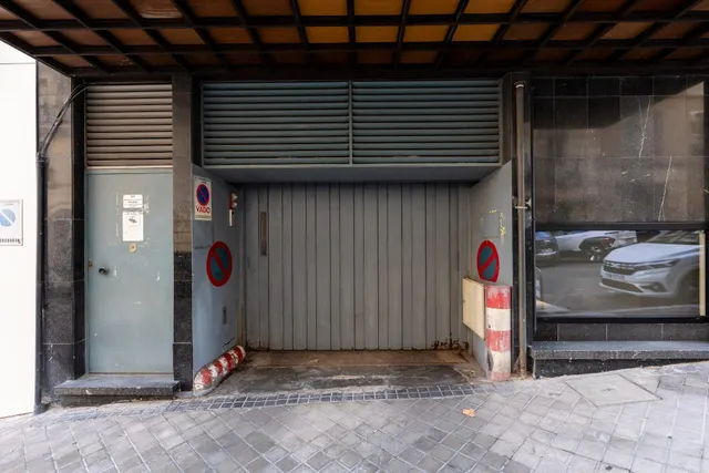Exclusiva plaza de garaje junto al Retiro con montacoches — 10