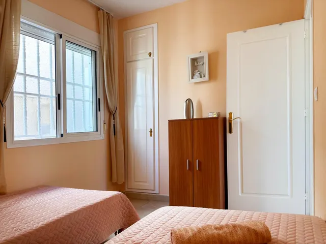 Encantador bungalow en esquina con jardín privado y vistas a la piscina — 28