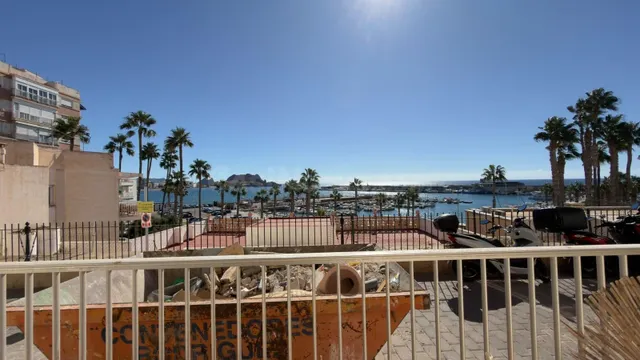 VENTA DE PISO PARA REFORMAR EN LA EXPLANADA DEL MUELLE, ÁGUI
