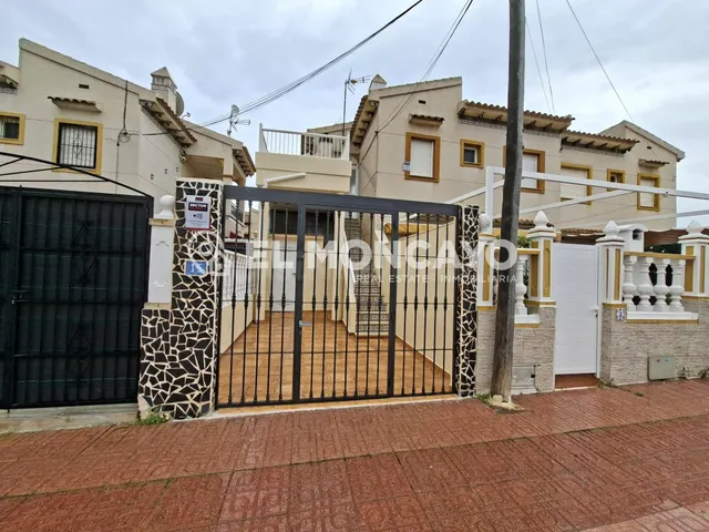 Fantástica vivienda semiadosada con terraza cerca de las pla