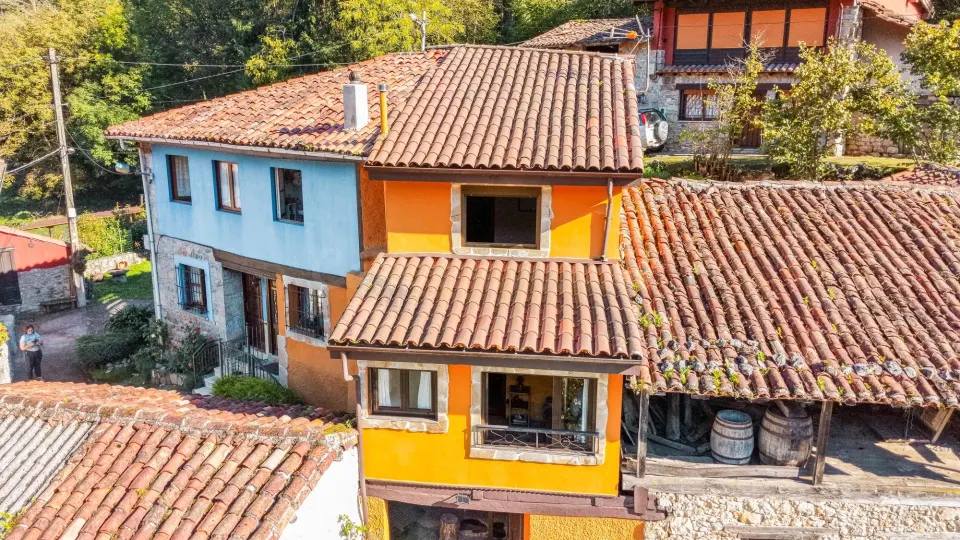 Casa adosada con terreno en piñuecu, piloña