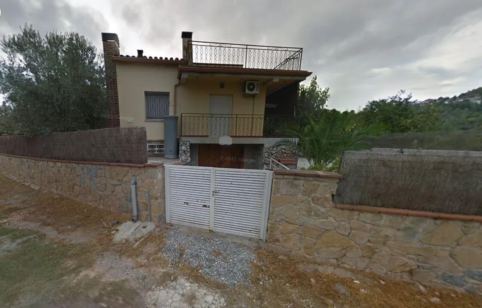 SE VENDE CASA OKUPADA EN Mas Atarros 48 de CASTELLBELL I EL VILAR (Barcelona).