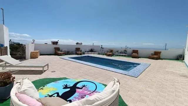 ¡Descubre tu refugio perfecto en el campo! Casa Rústica: Un  - foto 3