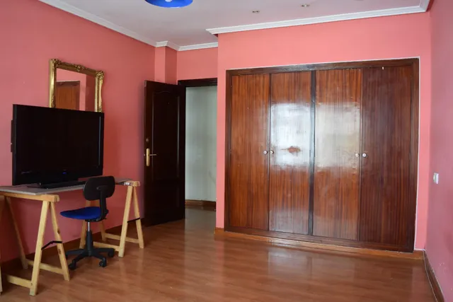 Piso Avenida Hermanos Menéndez Pidal — 40
