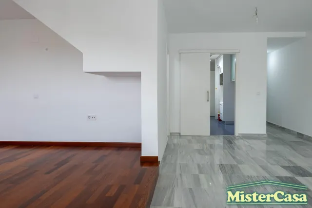 EXCLUSIVA. Zona norte. Ático Dúplex VPO. Terraza-solarium de 52m2. 4 dormitorios, 2 baños. Garaje. — 14