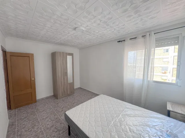 Alta rentabilidad: piso de 4 dormitorios, semireformado, amueblado a estrenar en Alicante, listo para entrar a vivir, a 4 km de la playa — 9