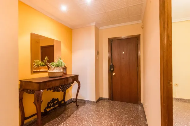 VIVIENDA CON GRAN PATIO PRIVADO FRENTE AL NUEVO HOTEL BARCELÓ 5★ — 6