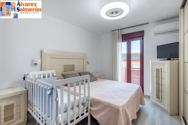 Amplia casa de 182 m2 con patio, gran sótano y a menos de 5 minutos del metro — 16