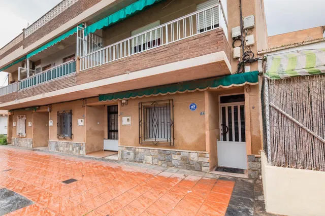 PLANTA BAJA A 200 METROS DE LA PLAYA — 26