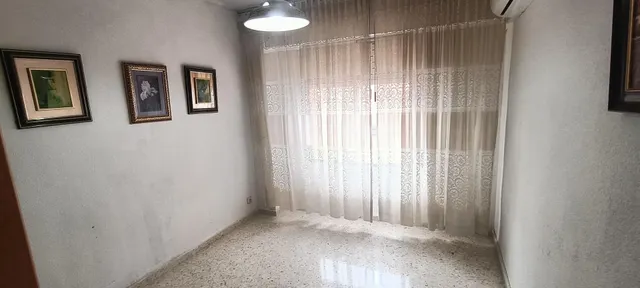 Piso de 3 dormitorios con piscina y garaje en urbanización cerca de la playa — 23