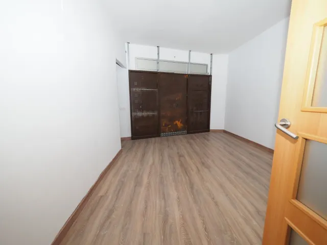 SE VENDE PISO SEMI-NUEVO EN SABADELL, ZONA LA CREU DE BARBERA — 2