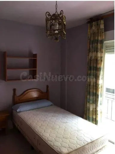 *SE ALQUILA PISO EN CALLE SANTA CLOTILDE IDEAL PARA ESTUDIAN