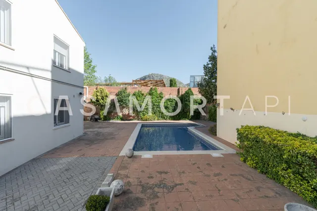 Casa en el Casco de Torroella de Montgrí con Piscina y Garaj - foto 2