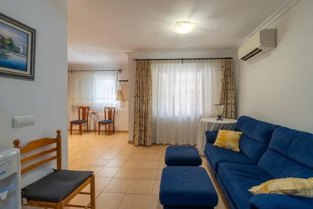 Casa de tres plantas con terraza y garaje privado - foto 5
