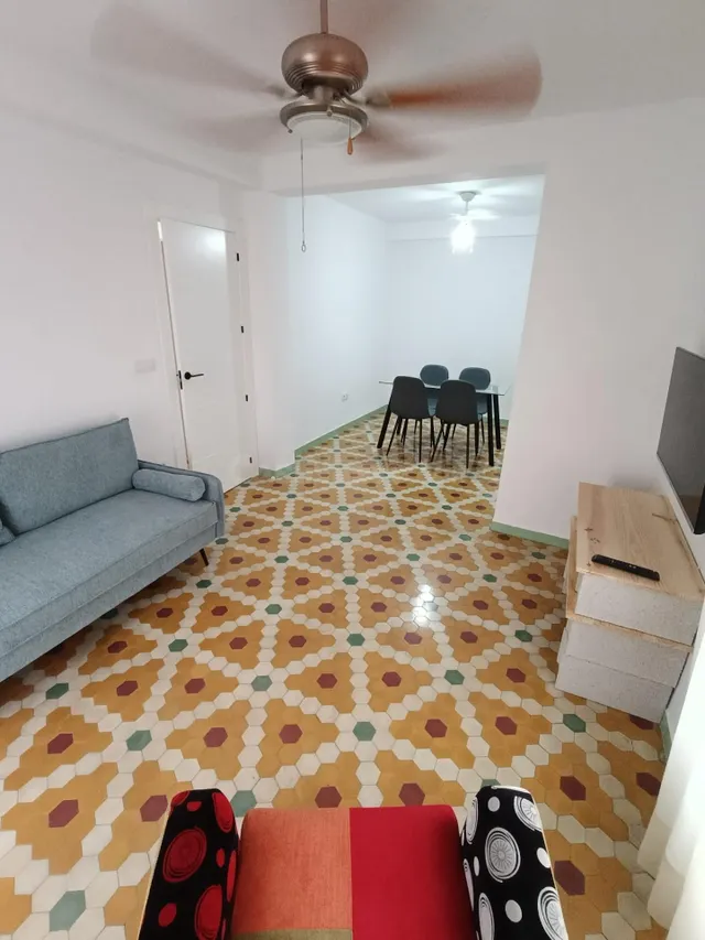 Vivienda totalmente reformada en Ciudad Jardín !! Ideal Estu - foto 2