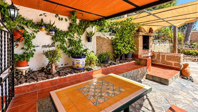 Finca exclusiva en Vilaflor · 2 viviendas, viñedo, bodega y piscina — 25