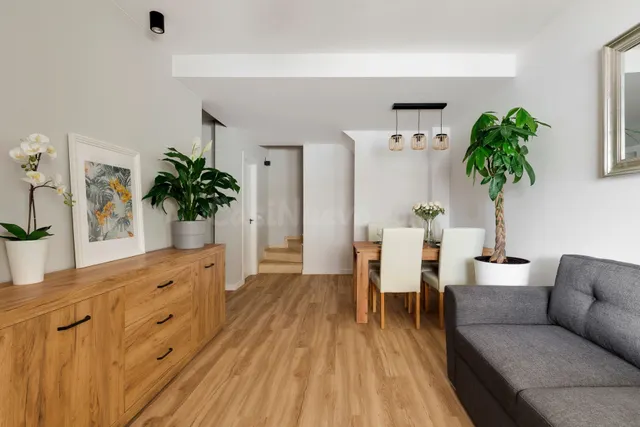 Casa adosada reformada con terraza y piscina comunitaria en  - foto 2