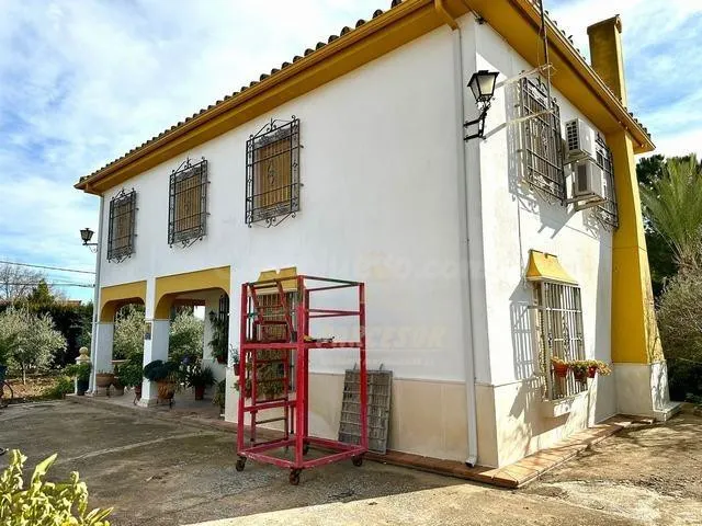 CUEVAS BAJAS- Parcela de 3.000m2 con casa en 2 plantas con 8 - foto 3