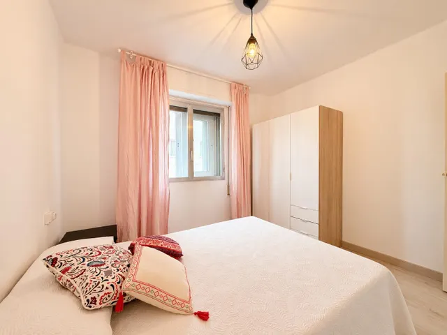 Piso de 150 m2 construidos con 5 habitaciones y parking – Tarragona — 24