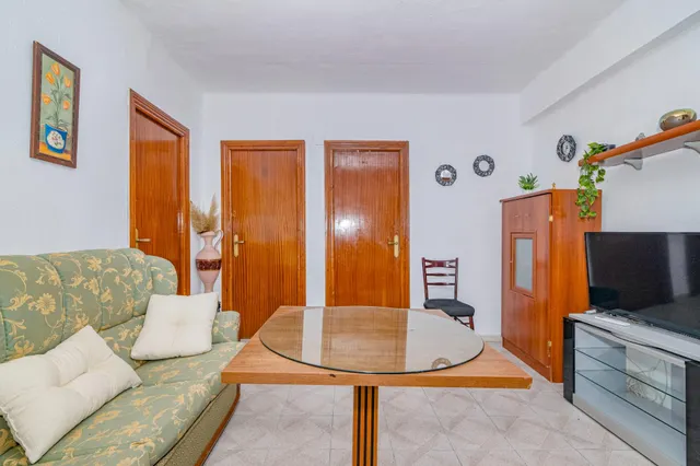 OPORTUNIDAD EN VENTA DE PISO DE TRES DORMITORIOS EN LA CHANA - foto 2