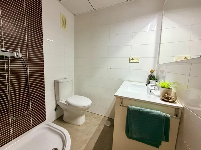 Vivienda reformada con terraza en Aguadulce Norte, piscina comunitaria y lista para entrar a vivir — 16